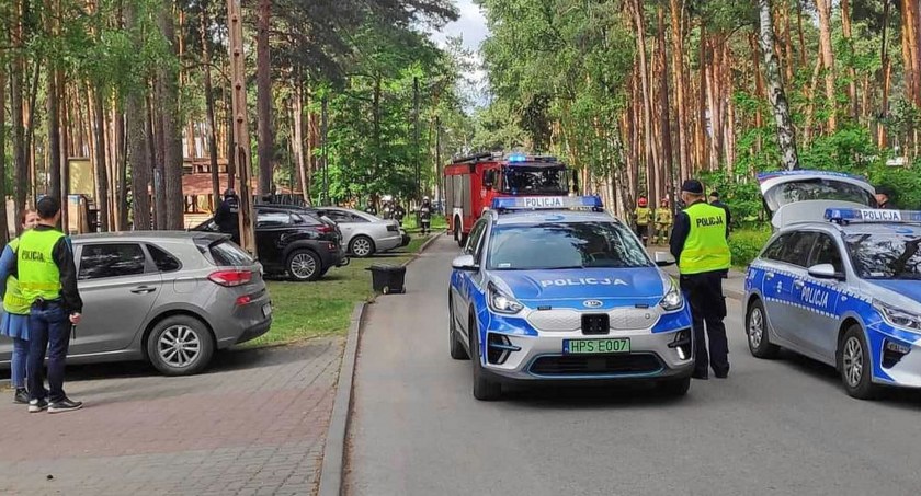 W Sielpi policjanci i strażacy rozbrajali ładunek wybuchowy i gasili pożar [ZDJĘCIA]