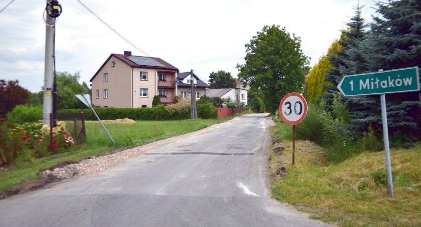 W gminie Gowarczów trwa ofensywa drogowa