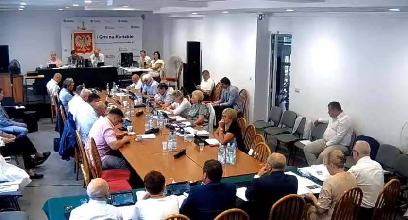KOŃSKIE. Jak przebiegły sesje absolutoryjne w gminie Końskie i w powiecie?