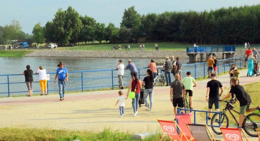 RADOSZYCE. Antoniów kusi atrakcjami i czystą wodą [ZDJĘCIA]