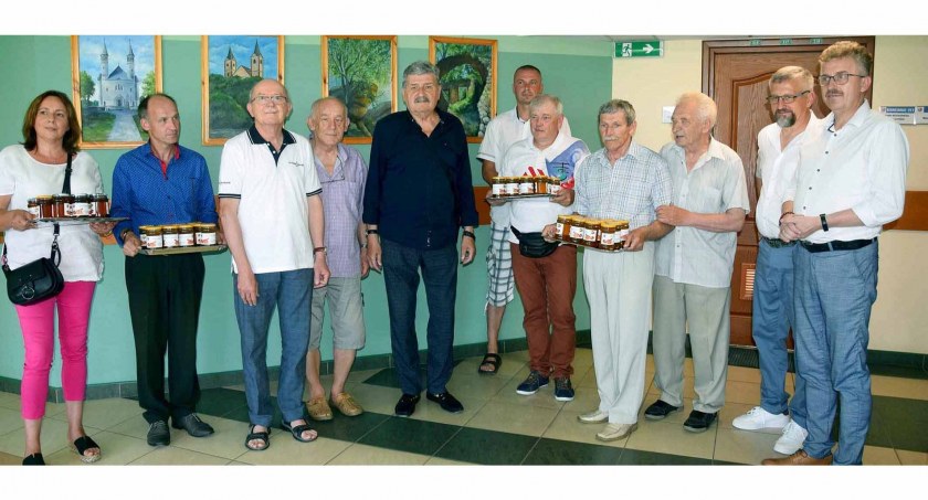 Pszczelarze z konecczyzny zafundowali krwiodawcom miód [ZDJĘCIA]