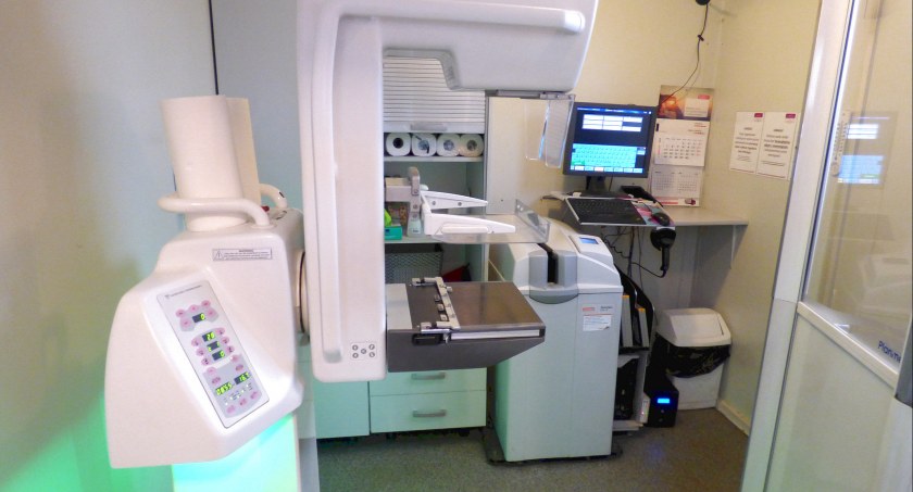 KOŃSKIE. Bezpłatna mammograﬁa cyfrowa i cytologia płynna