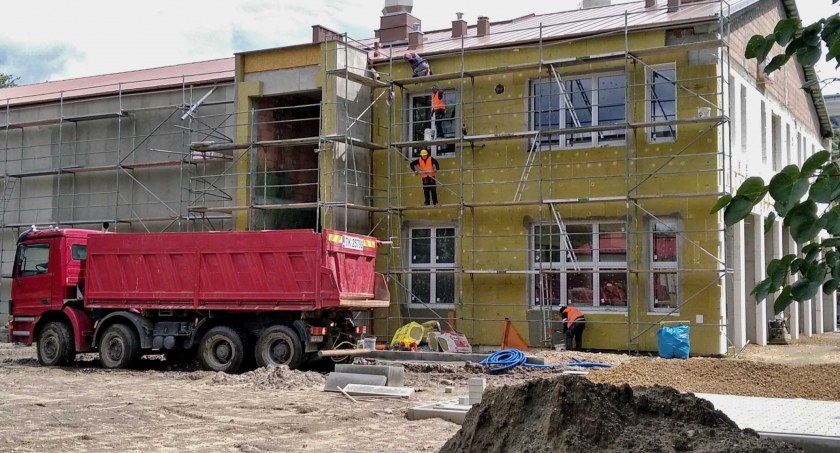 Sala widowiskowa już ocieplana i pod dachem