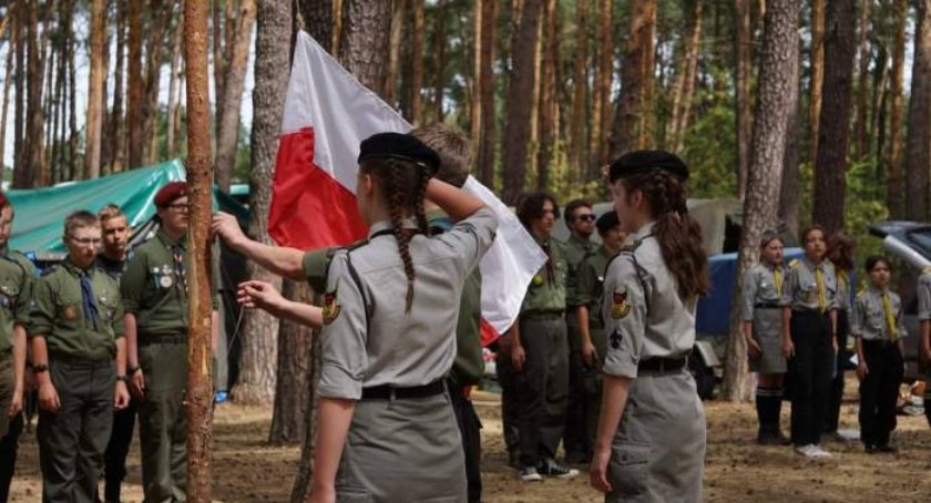 Druhowie i zuchy z Końskich na obozowisku