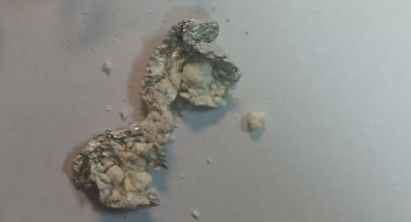 Młody pan z narkotykami