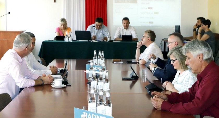 Wakacyjna sesja Rady Powiatu Koneckiego