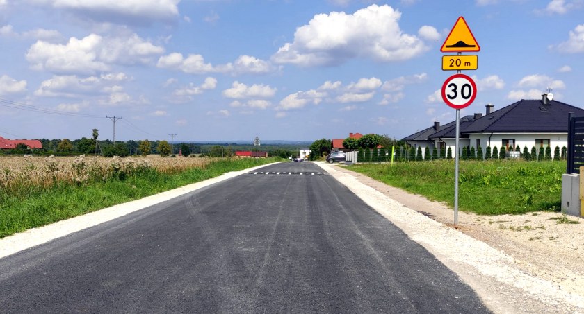 GMINA KOŃSKIE. Droga wewnętrzna w Modliszewicach oddana do użytku
