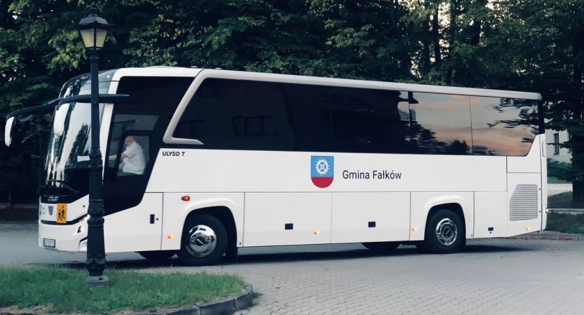 GMINA FAŁKÓW. Uczniowie będą jeździć w komfortowych warunkach [ZDJĘCIA]