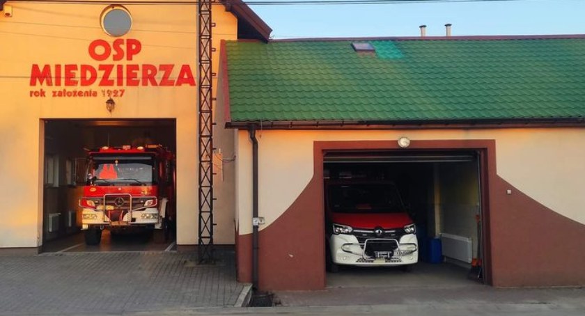 MIEDZIERZA. Akcja medyczna przed strażnicą