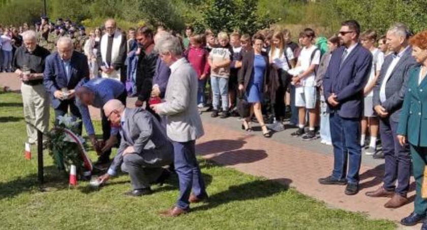 Podniosły moment w koneckiej Alei Katyńskiej