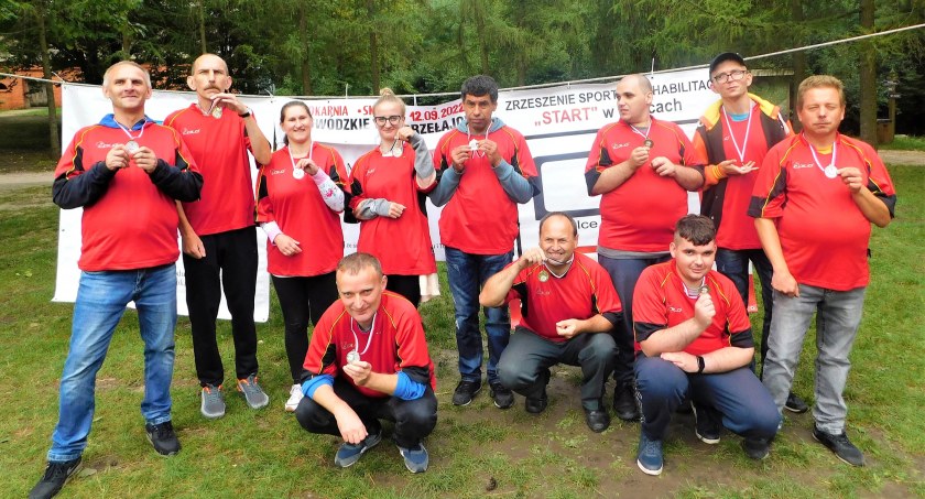 Podopieczni domu w Stąporkowie z medalami Wojewódzkich Biegów Przełajowych [ZDJĘCIA]