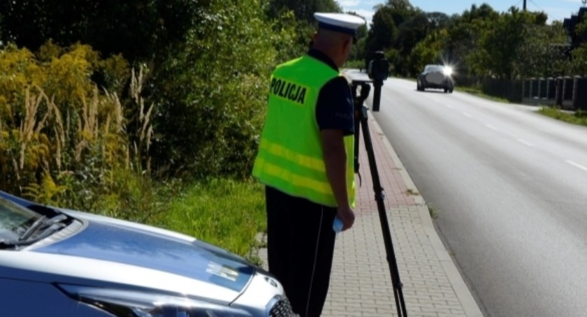 JACENTÓW. Nie dał się skontrolować, uciekł policjantom