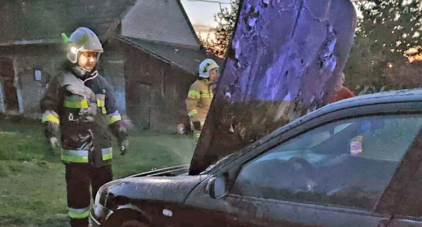 CZERMNO-KOLONIA. Paliło się w komorze silnika