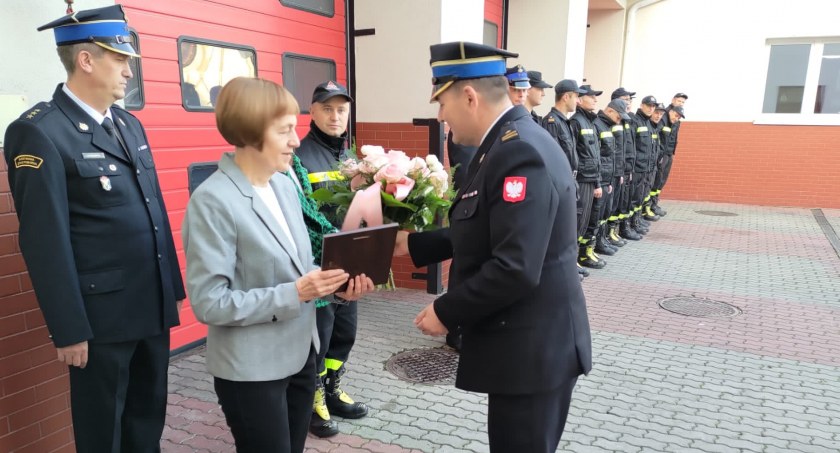 Strażacy pożegnali swoją główną księgową, która odeszła na emeryturę