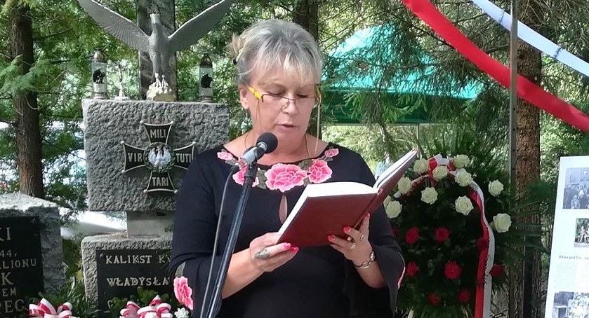 Poetka ze Smykowa zaprasza do Kielc. Poczyta na dworcu