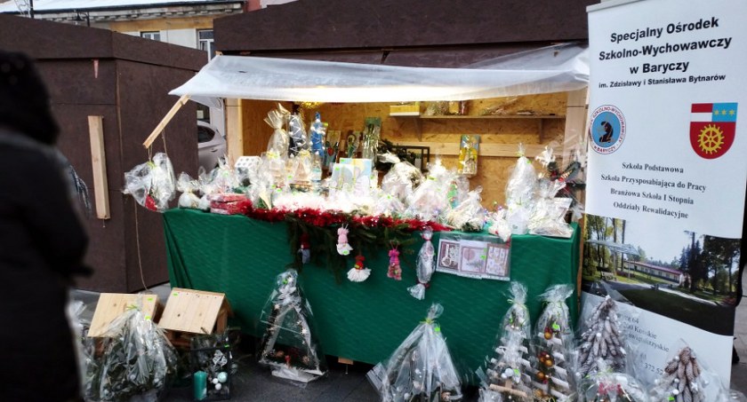 KOŃSKIE. Stoisko Ośrodka w Baryczy na Jarmarku Bożonarodzeniowym [ZDJĘCIA]