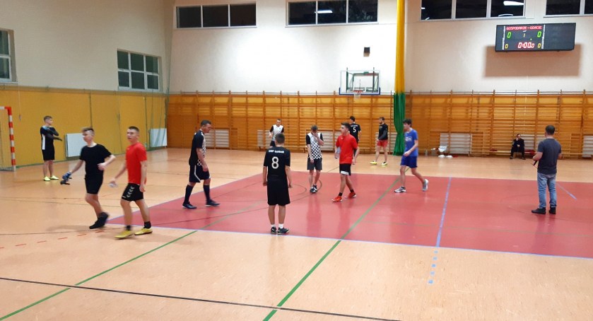 W Fałkowie świątecznie z futbolem halowym [ZDJĘCIA]