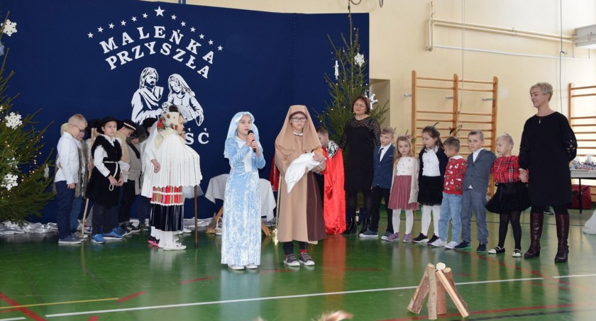 Do szkoły w Miedzierzy maleńka przyszła miłość [GALERIA ZDJĘĆ]