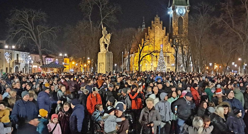 Sylwester. Końskie. Laserami i muzyką witaliśmy 2023 rok