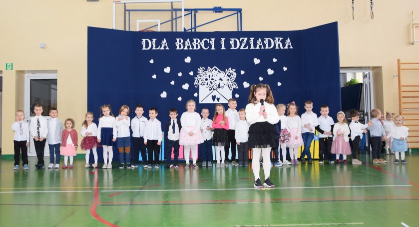 GMINA SMYKÓW. Dzień Babci i Dziadka [GALERIA ZDJĘĆ]