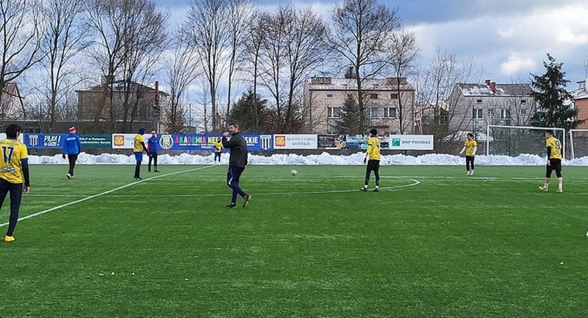 Konecki czwartoligowiec zmienił sparingpartnera i...