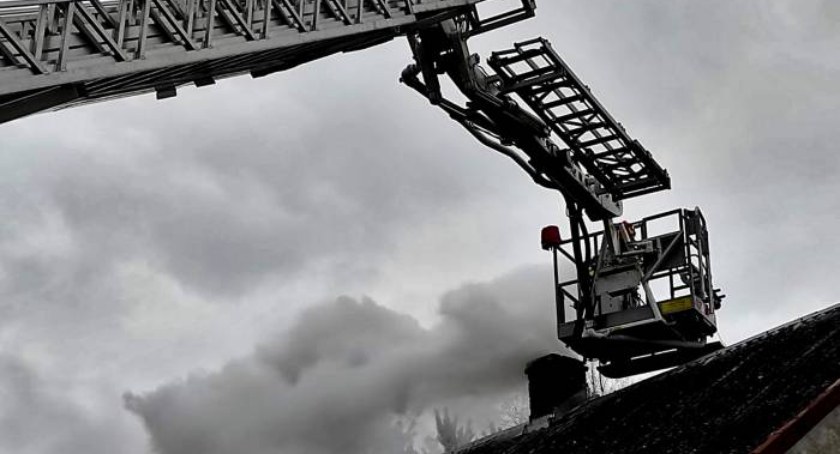 W powiecie koneckim. Płoną sadze w kominach i trawy na łąkach