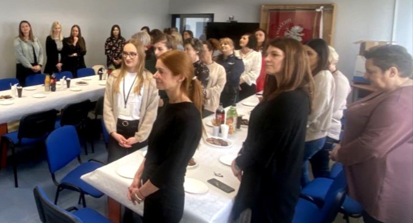 Policja w Dzień Kobiet. Paniom nie tylko w mundurach