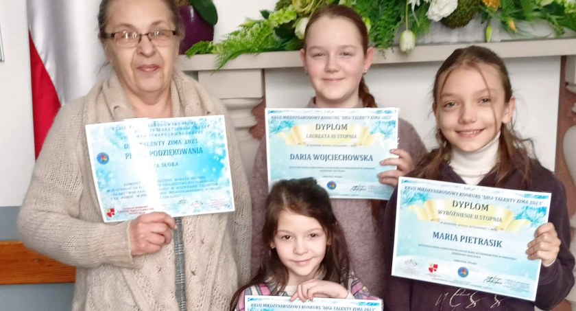 Uczennice z Odrowąża laureatkami międzynarodowego konkursu internetowego