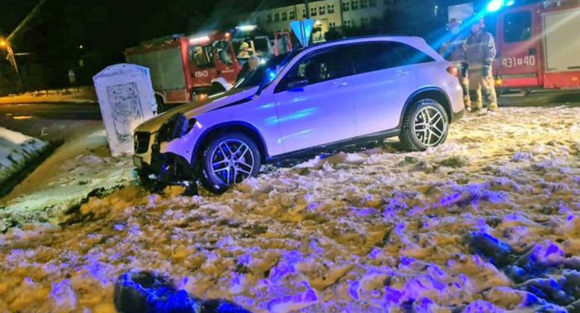 Stracił panowanie nad autem i wpadł na barierki w Modliszewicach
