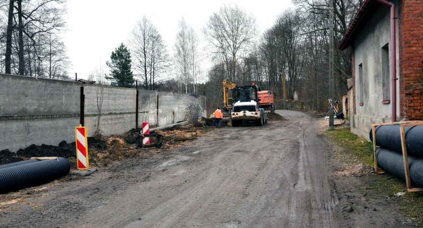GMINA STĄPORKÓW. Ulica w Niekłaniu w przebudowie