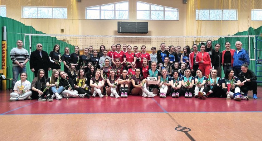 FAŁKÓW. Święto kobiet i siatkówki [GALERIA ZDJĘĆ]