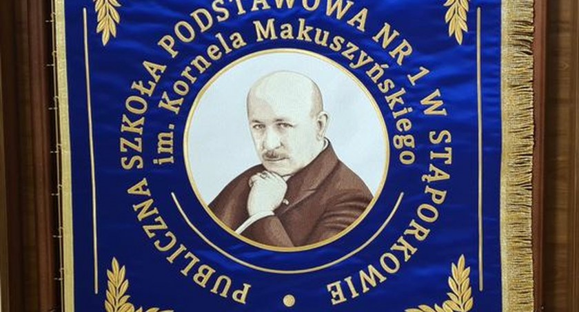 Jedynka ze Stąporkowa wreszcie ma sztandar