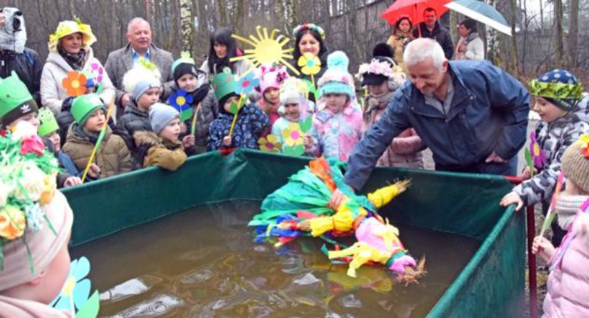 Jak dzieci witały wiosnę w powiecie koneckim (zdjęcia)