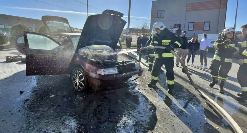 KRÓLEWIEC. CIEKLIŃSKO. Paliły się skoda i dostawczak [ZDJĘCIA]