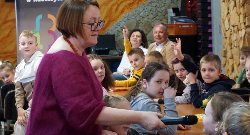 RADOSZYCE. Spotkanie z pisarką. O przygodach dziesięciu skarpet