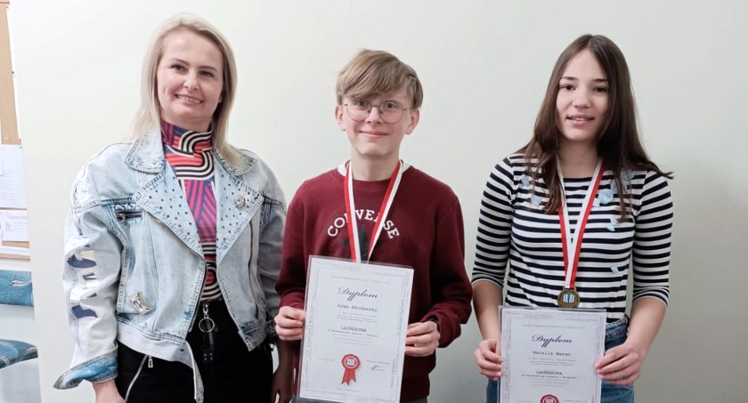 Stąporkowska Jedynka ma dwóch laureatów wojewódzkich konkursów przedmiotowych! [ZDJĘCIA]