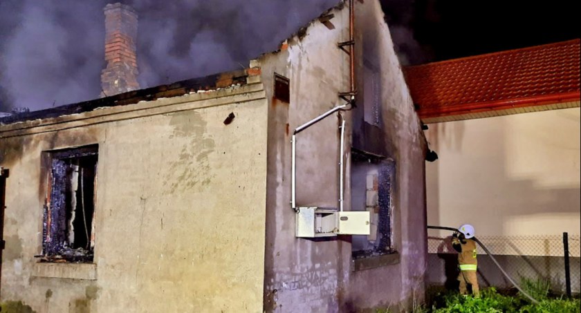  Pożar niezamieszkałego domu w m.  Giełzów