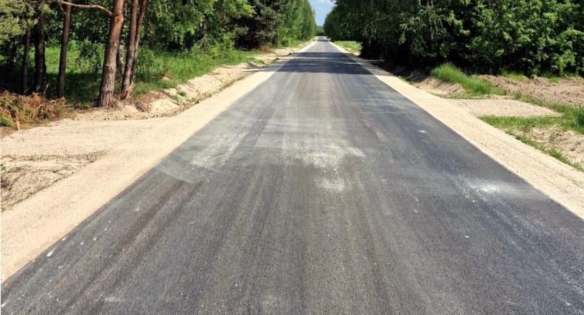 W gminie Gowarczów wyremontowano kolejny odcinek drogi