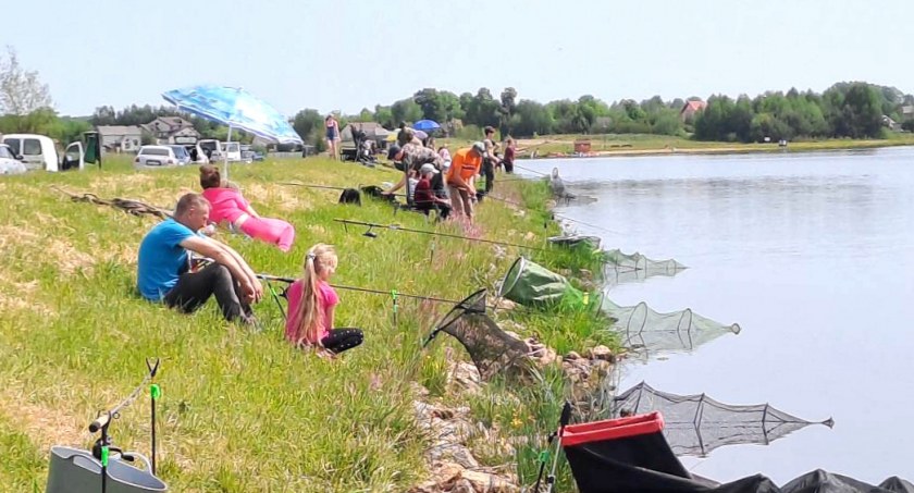 GMINA RADOSZYCE. Wędkarski Dzień Dziecka na Zalewie Antoniów