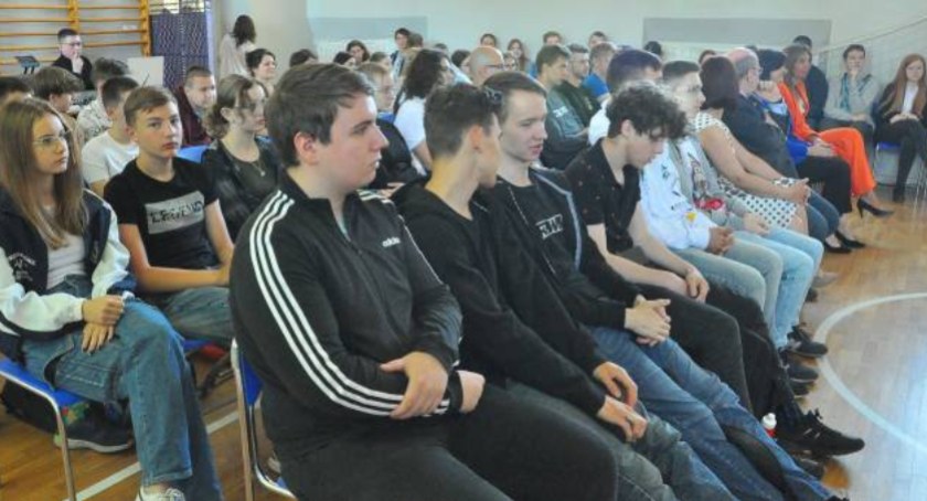 Dzień patrona i Liga Fizyczna w koneckim II LO