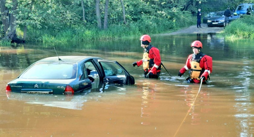 Pościg policji zakończony w rzece w Komaszycach