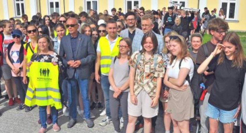 200 uczniów z powiatu koneckiego na trasie rajdu dla zdrowia i urody