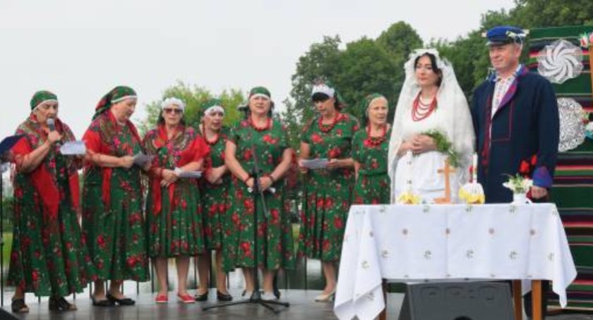 Koneckie KGW prezentowały scenki od zrękowin do wesela (zdjęcia)