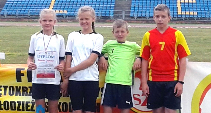 KIELCE - FAŁKÓW. Kolejne triumfy młodych lekkoatletów ze szkoły w Fałkowie
