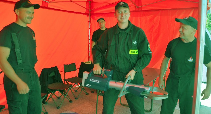 Nowoczesne narzędzia ratownictwa technicznego u strażaków w Końskich