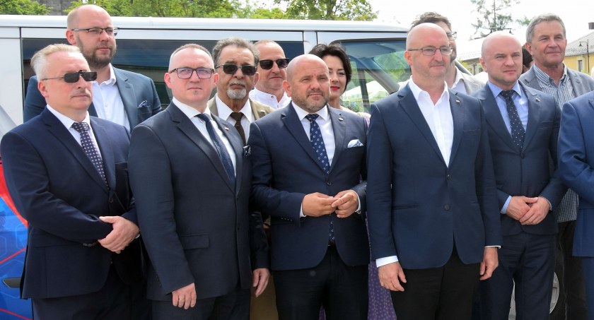 Posłowie mówili o 800 + na Placu Kościuszki w Końskich