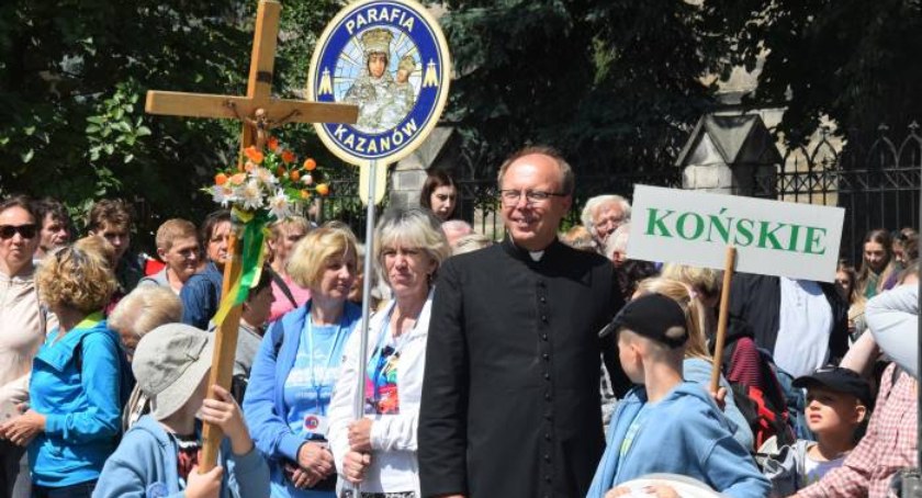 Pielgrzymi z Końskich wyruszyli na szlak do Maryi (zdjęcia)