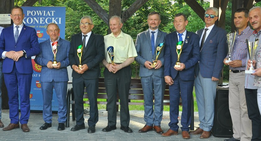 MALENIEC. Minister rolnictwa Robert Telus u koneckich pszczelarzy