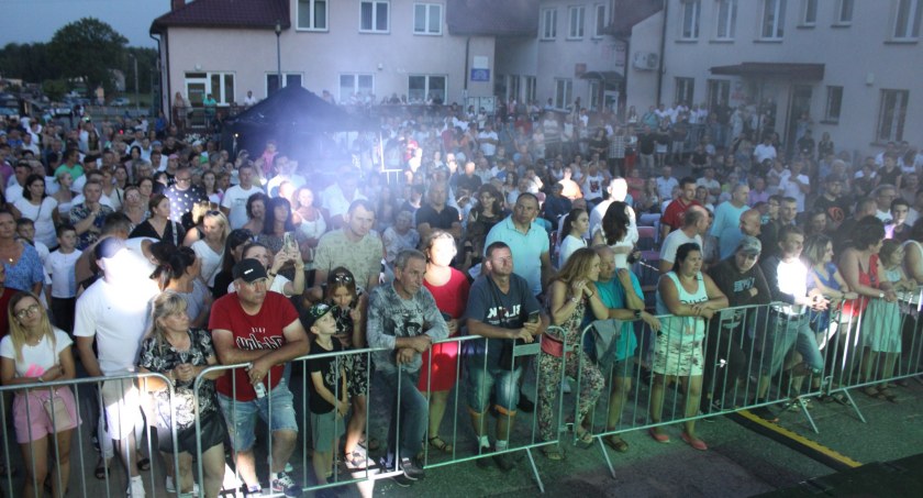 W Smykowie bawili się przy muzyce znanych zespołów, ale nie tylko