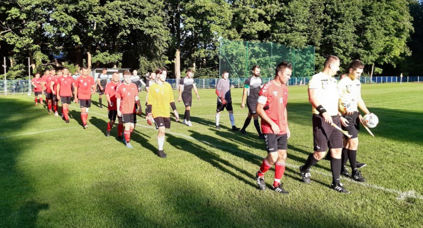 Drużyna z Fałkowa gromi lokalnego rywala na inaugurację rozgrywek Klasy B